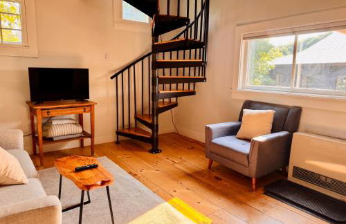 Charming 1BD Loft in Shelburne - Photo 7