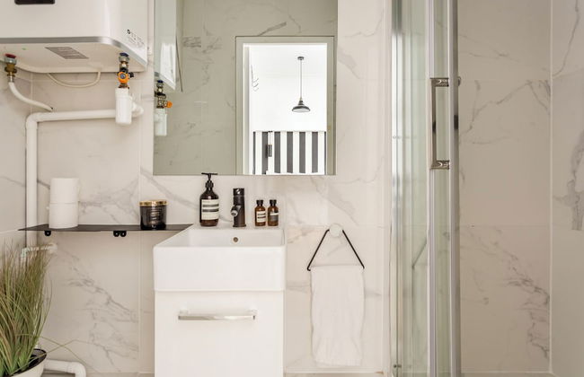 Reva Suites - Photo 14