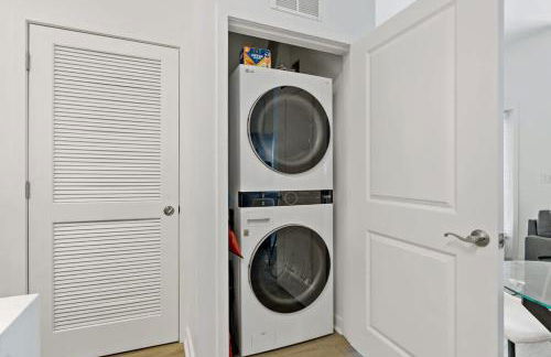 Chic Studio - 5 Min DT, Gym, Parking, W-D - Sleeps 6 - Foto 27