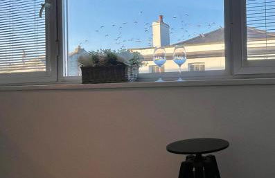 Studio Flat with Parking Off High St - Photo 2