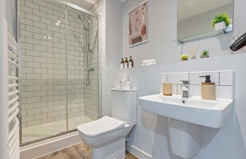 Tropical Suite - 2 Bed 2 Bath City Centre Netflix Games - Exclusive Weekly and Monthly DEALS - Raozee Homes - Foto 45