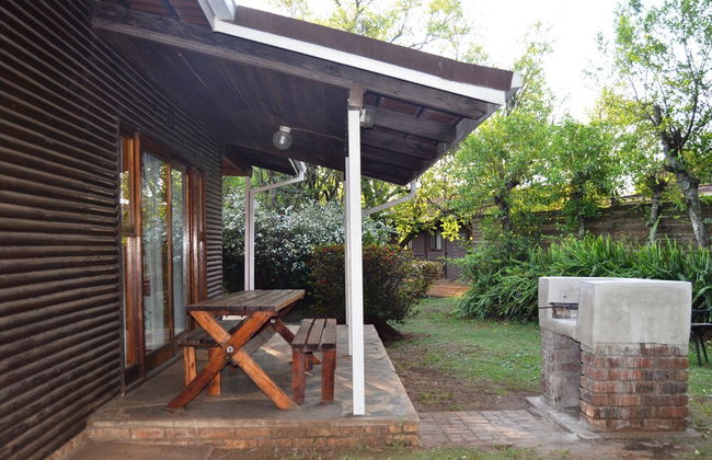 Log Cabin & Settlers Village - Photo 32