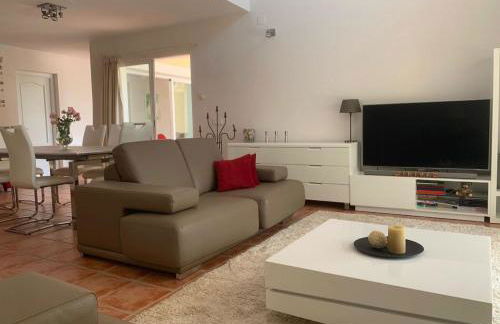 Villa pareada con piscina privada - Foto 43