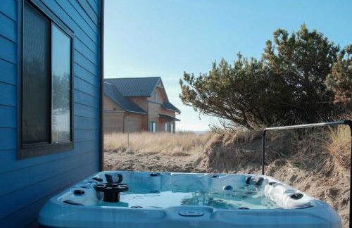 Brand-New Beach Retreat Hot Tub Sleeps 13 - Foto 3
