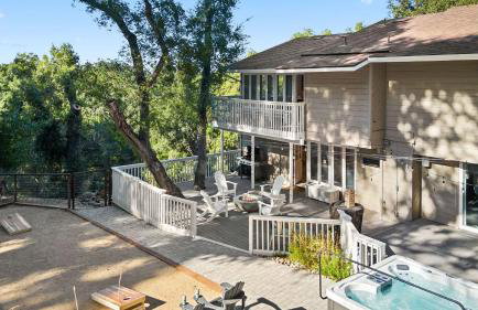 Hidden Oaks Farmhouse by Avantstay Hot Tub, Deck - Foto 90