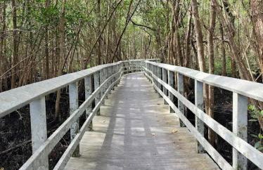 Modern 3BR Home Near Holycross Hospital - Foto 52