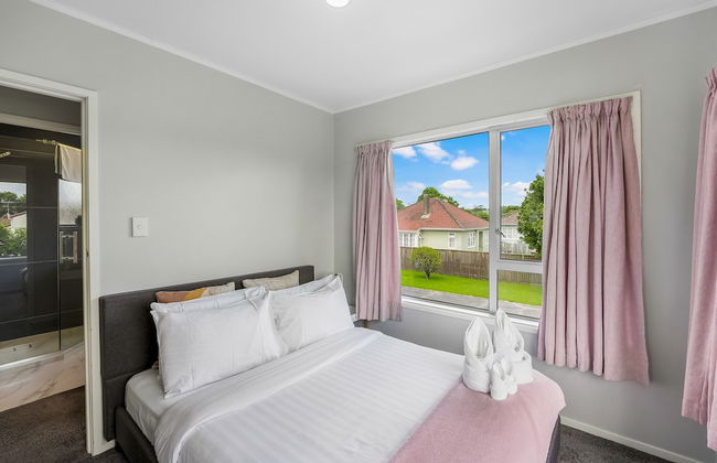 Inner City Retreat - WiFi - Netflix - Photo 5