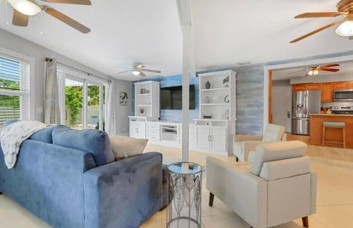 3BR 2BA Heated Pool Home Pool Table Great Location - Foto 2