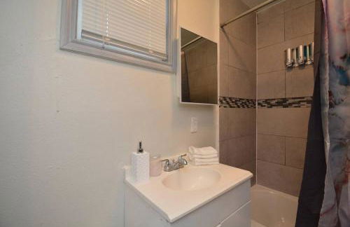 SuperValue Suite #4 @ East End Revitalized - Foto 14