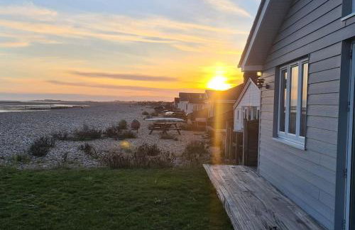 Wow I'm living on the beach. Luxury 4 bed sleeps 8 - Photo 1