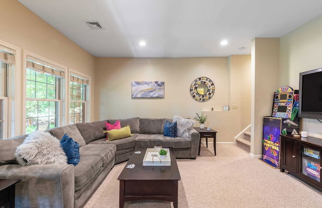 Highland Hideaway by Avantstay Group Poconos Retreat w/ Patio + Game Room - Foto 12