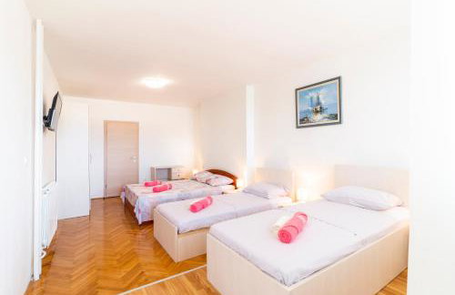 Your Vacation Apartment - Photo 12