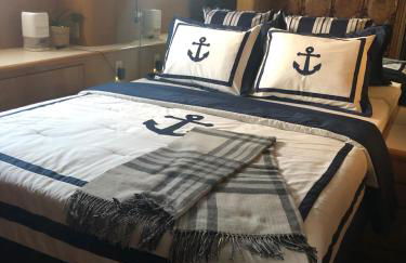 Luxury Afloat Yacht Paradise 3 bedrooms 3bath 5 beds with full Marina view - Foto 4