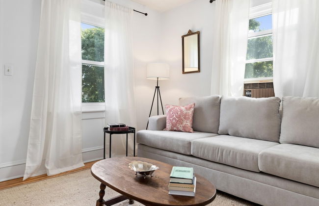 Cheerful 3 Bedroom Home Walk to UVA Stadium - Foto 13