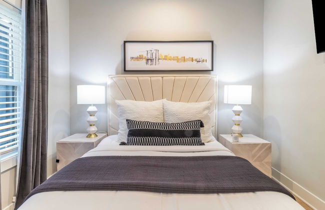 Monty by Avantstay 4bdr 4ba, Balcony w/ Outdoor Seating, 5mins to DT - Photo 23