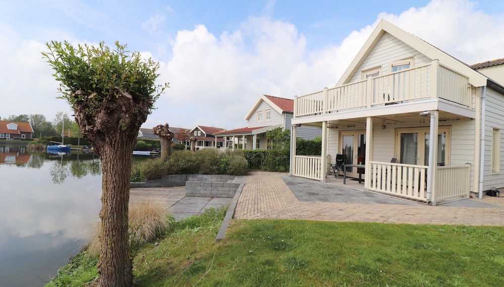Bungalow in Zuytland With Private Fishing Jetty - Foto 1, Imagem principal