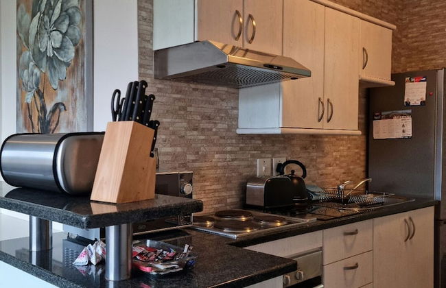 The Island Club by Smart City Stays - Photo 19