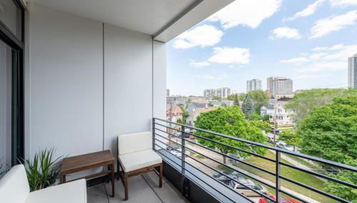 East Side Luxury 1BR Apt - Near Brady St with Balcony and Lounge - Foto 3