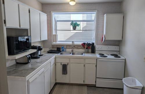 Centennial House - Great Location with Lakeview! - Foto 26