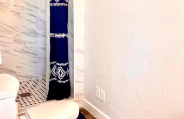 Upgraded, Stylish & Comfy 1 Bedroom/1 Bath Studio - Photo 13