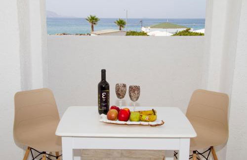 white house by the sea - Photo 24