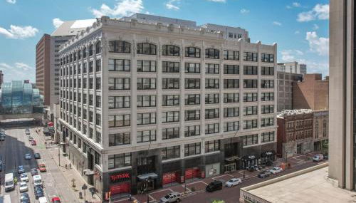 #3 Downtown Free Parking- Walk to Gainbridge, Lucas Oil, Conv Cntr - Foto 3