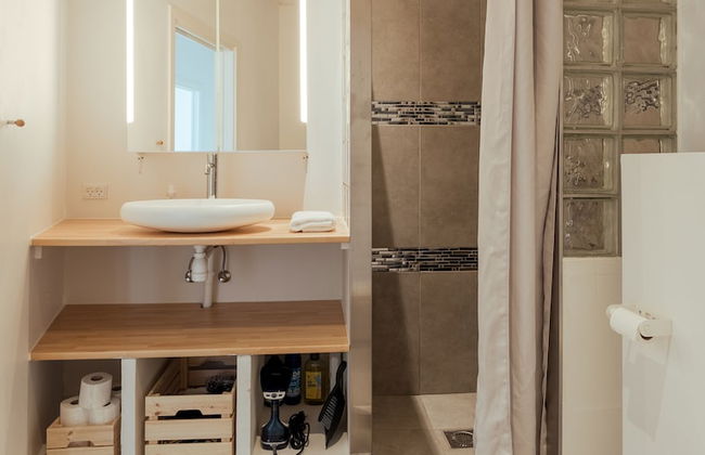 Delightful 2 Bedroom Apt | Balcony | Parking - Foto 15