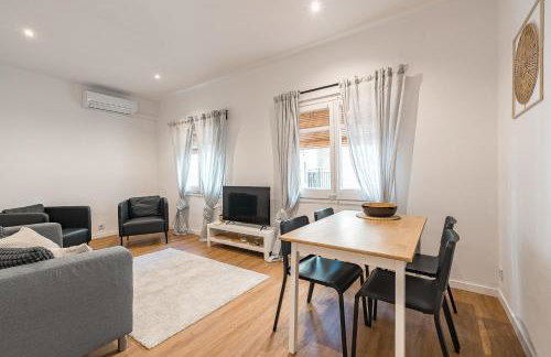 Apartamento reformado de 3 habitaciones en Sagrada Familia - Foto 1