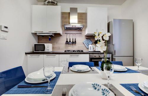 White Flowers with Canal View by Wonderful Italy - Foto 52