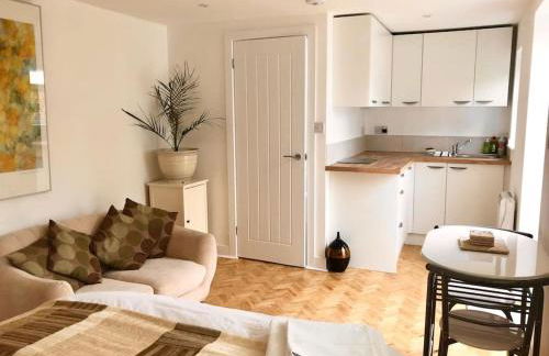 Charming studio suite minimum 2 night stay - Foto 8