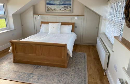 Delightful 3 bed cottage with hot tub & sea views. - Photo 42