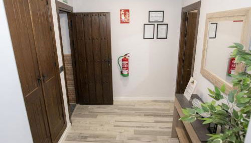 Elegante Apartamento para 5 en el centro de Cáceres con wifi - Foto 5, Lobby or reception