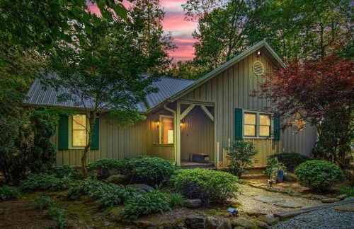 Riverfront Retreat: Sauna, Private Forest, 6 Falls - Foto 39