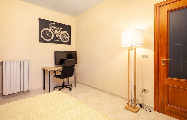 - The Artist Village - Photo 5