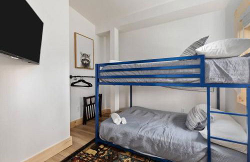 Lazy Lake 3BR Cabin w/ Mtn Views + Hot Tub +Wi-Fi - Foto 12