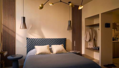 Suite atypique - Jacuzzi spa privé, en centre ville de Cognac - Foto 5, towels, wardrobe