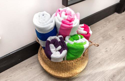 Spacious Luxury Villas in the heart of LA! Free parking and Jacuzzi - Photo 21