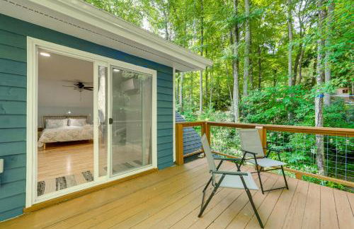 Creek View and Hot Tub Woodsy Maggie Valley Cottage - Foto 24