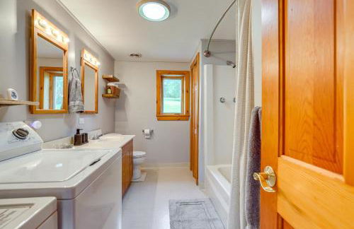 Keuka Lake Cabin with Boat Dock Access and Fire Pit! - Foto 10