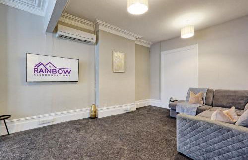 Large 5-Bedroom Home, Perfect for Long Stays & Team Accommodation - Foto 35