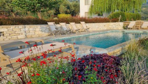 Moses Villa - Photo 1