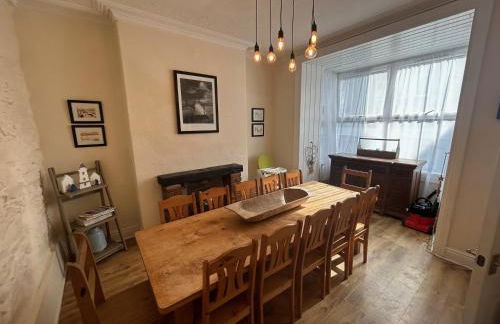 Central Barmouth Town House - Near Beach - Sleeps up to 16! - Foto 2