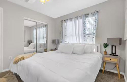 Stylish 2BR in Downtown, Pool Gym, near Airport - Foto 30