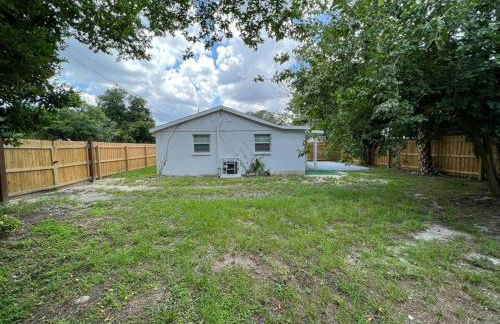 Stylish Chic King Bed Ybor DT - Foto 19