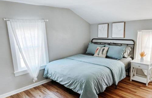 Large 4 Bedroom Home Close to Airport and IX Center - Photo 45