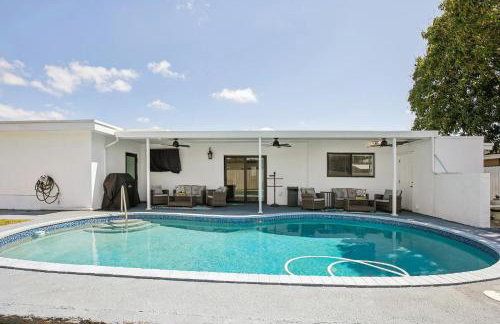 Miami Oasis, Spacious 4-Bedroom Home with Pool - Photo 34