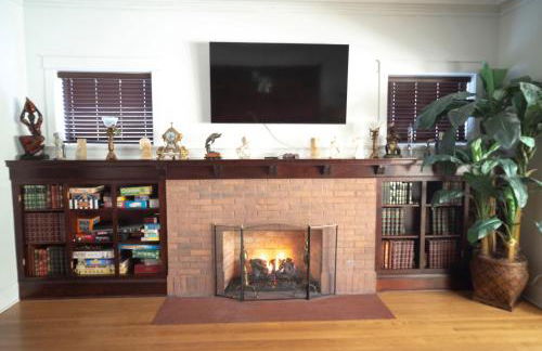 Bootlegger House Sleeps 10-20 Free TV & Parking - Foto 2