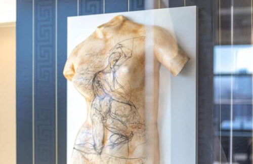 Penthouse Duplex with Epic Views - Photo 12