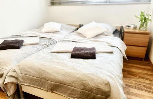 DOMspitzen-BLICK, cooles 2 Zimmer Apt mit Indoor-Swimmingpool auf dem Dach, Küche und Smart-TV - Foto 16