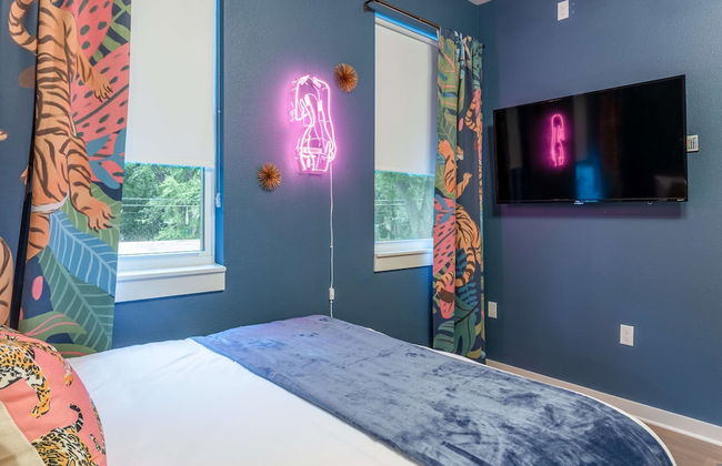 Upstay - Pristine Pool Palace - 7min to Rainey St - Photo 21